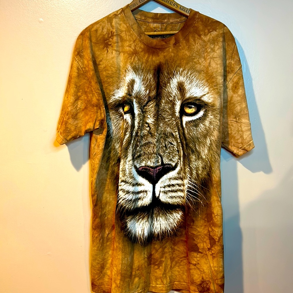 The Mountain Brown Lion Graphic Men's Shirt